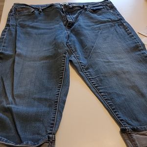 Levis capri 515